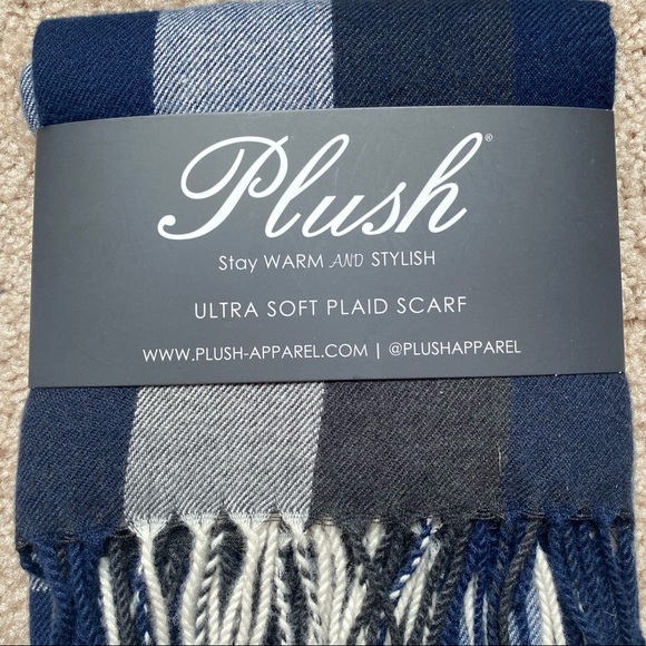 NWT Plush Apparel Ultra Soft Plaid Scarf - Picture 2 of 3